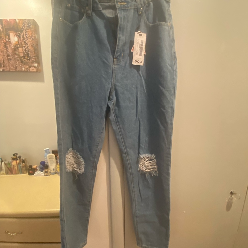 Boohoo light wash mom jean